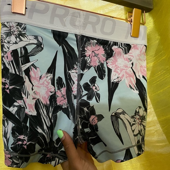 nike shorts - Picture 1 of 5